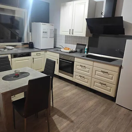 Work And Fuer 5 Personen 2 Schlafzimmer Grosse Wohnkueche, Bad Und Balkon * Plettenberg