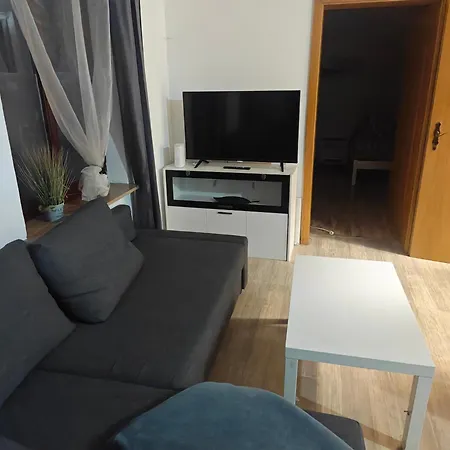 Apartment Work And Fuer 5 Personen 2 Schlafzimmer Grosse Wohnkueche, Bad Und Balkon *